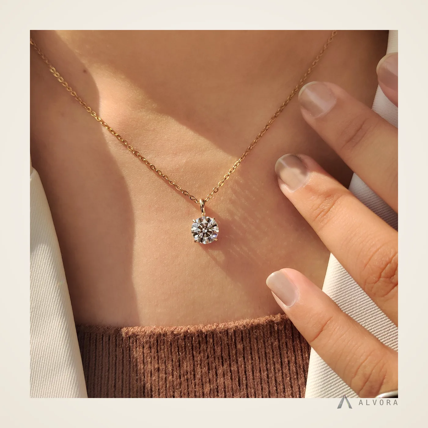 Amara Round Pendant, round pendant lab-grown diamond pendant