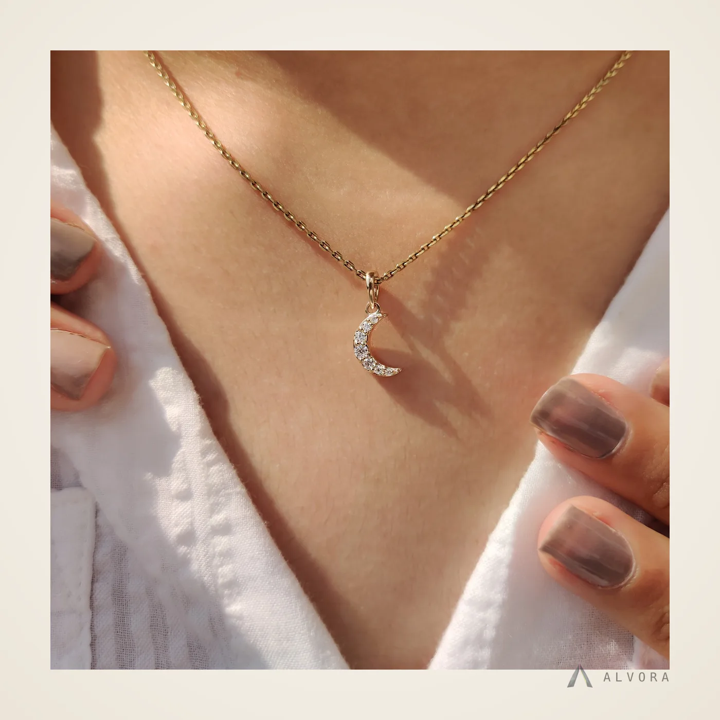 Nadia Round Pendant, round pendant lab-grown diamond pendant