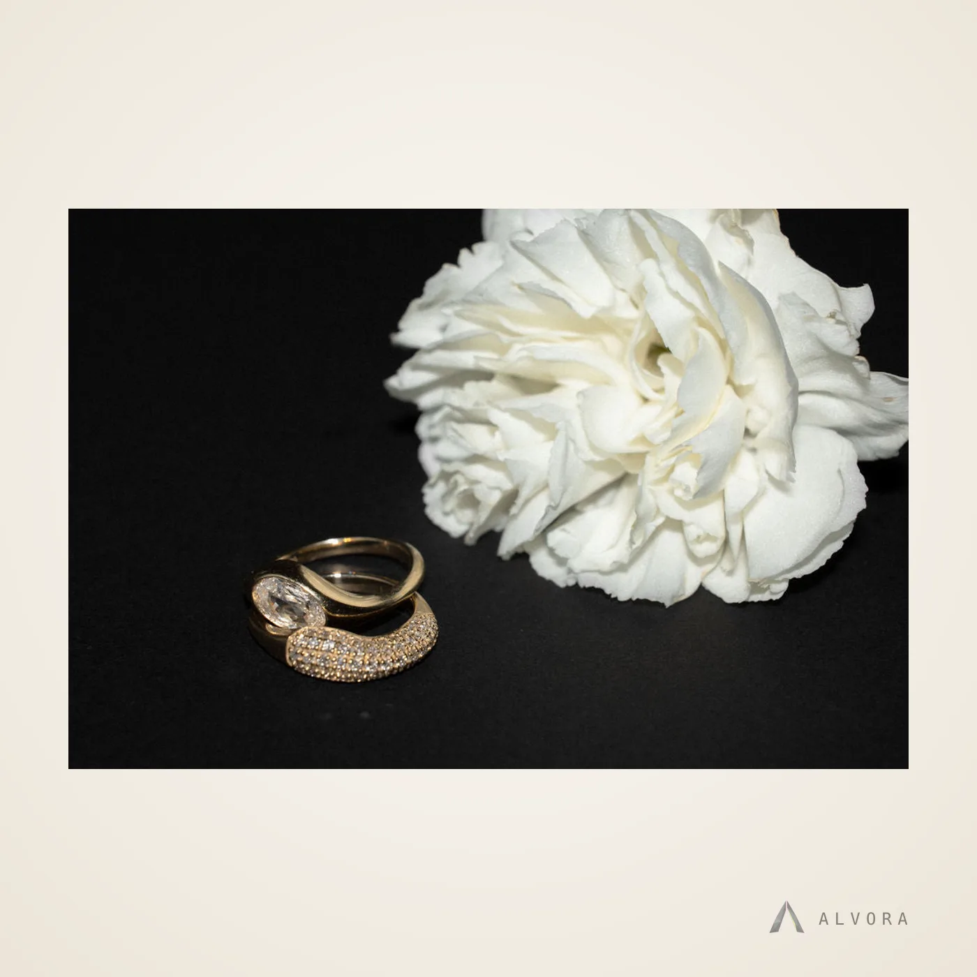 Aurel Oval East-West, oval east-west lab-grown diamond engagement ring