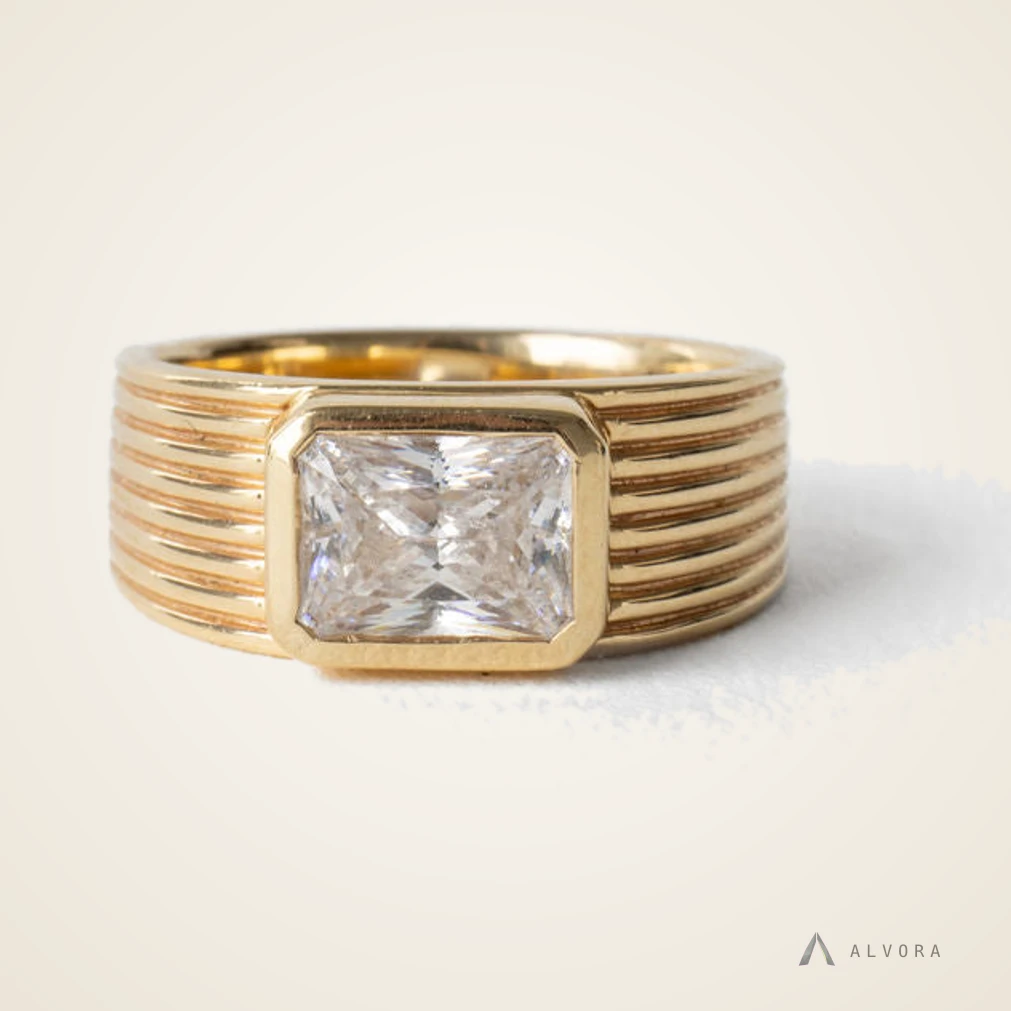 Anouk Radiant East-West, radiant east-west lab-grown diamond engagement ring