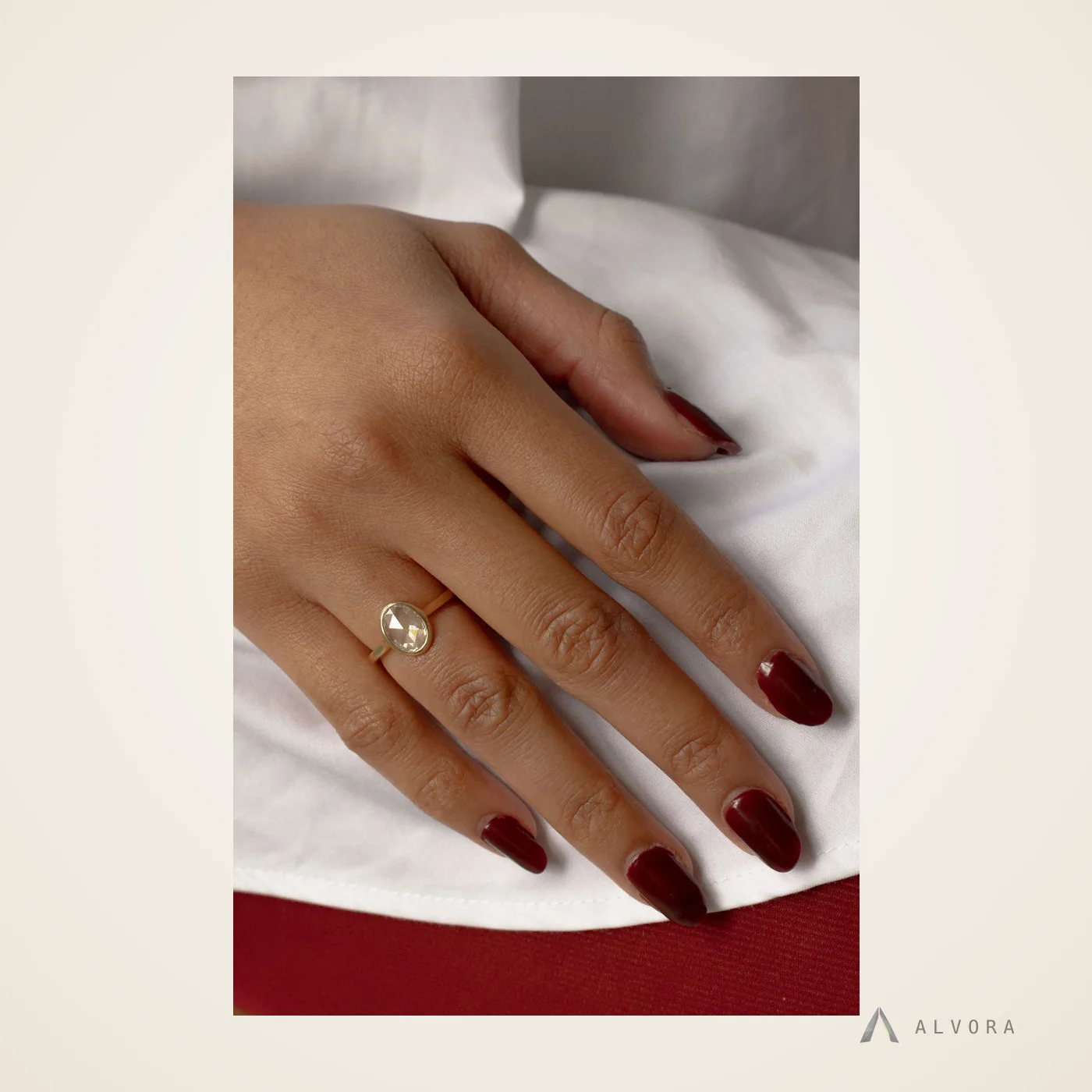 Jacinthe Oval Bezel, oval bezel lab-grown diamond engagement ring